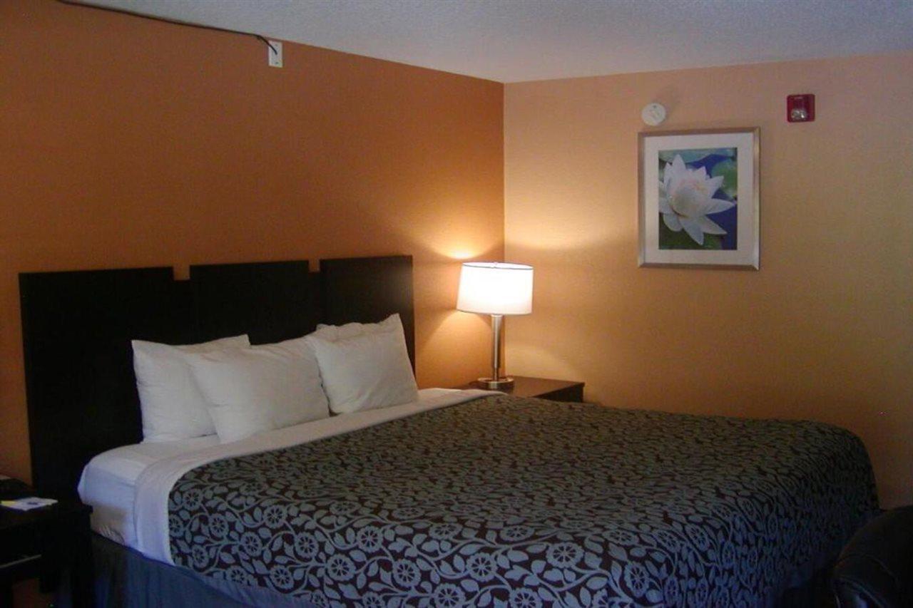 Days Inn By Wyndham Marietta White Water Kültér fotó