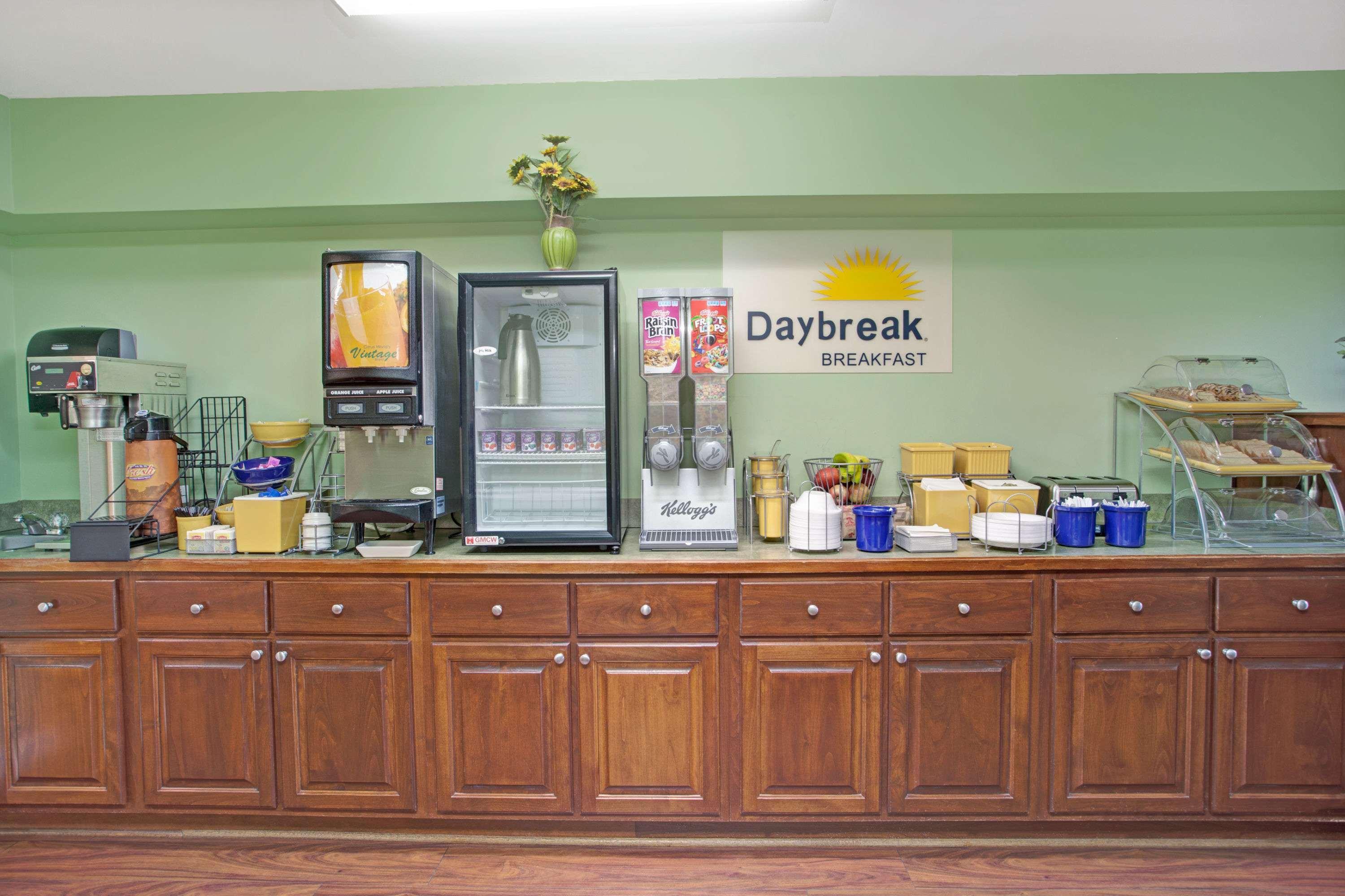 Days Inn By Wyndham Marietta White Water Kültér fotó